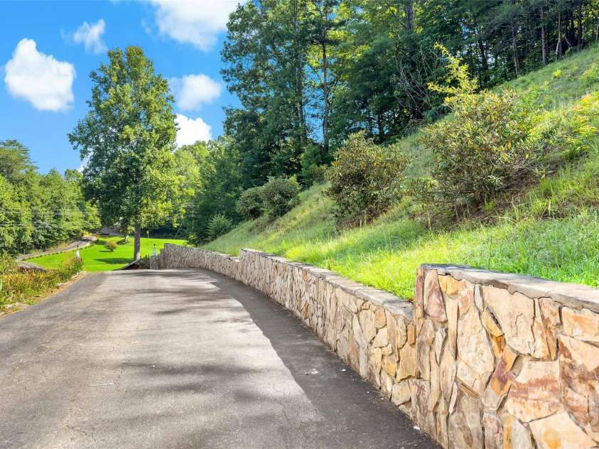 100 Goose Creek Road, Marion, NC 28752.  MLS# CAR4166247, YatesRealty ID 2745. Driveway