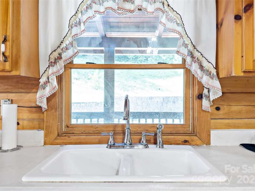 100 Goose Creek Road, Marion, NC 28752.  MLS# CAR4166247, YatesRealty ID 2745. Farm house sink