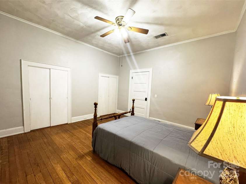 509 8th Street, Newton, NC 28658.  MLS# CAR4283937, YatesRealty ID 27450. 
