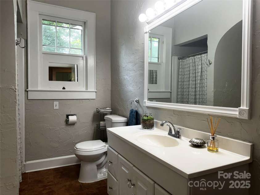 509 8th Street, Newton, NC 28658.  MLS# CAR4283937, YatesRealty ID 27450. 