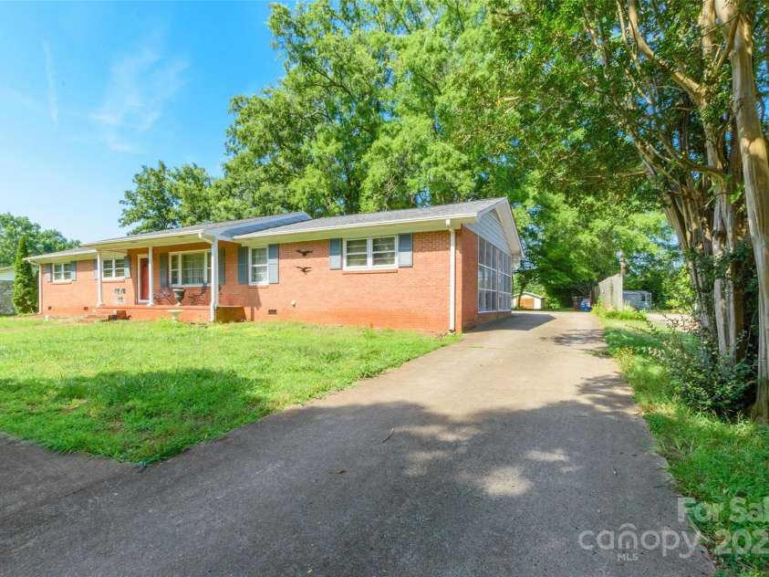1228 Christopher Circle, Rock Hill, SC 29730.  MLS# CAR4274152, YatesRealty ID 27451. 