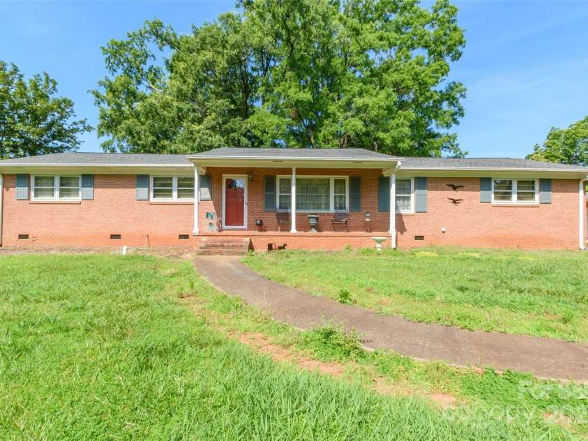 1228 Christopher Circle, Rock Hill, SC 29730.  MLS# CAR4274152, YatesRealty ID 27451. 