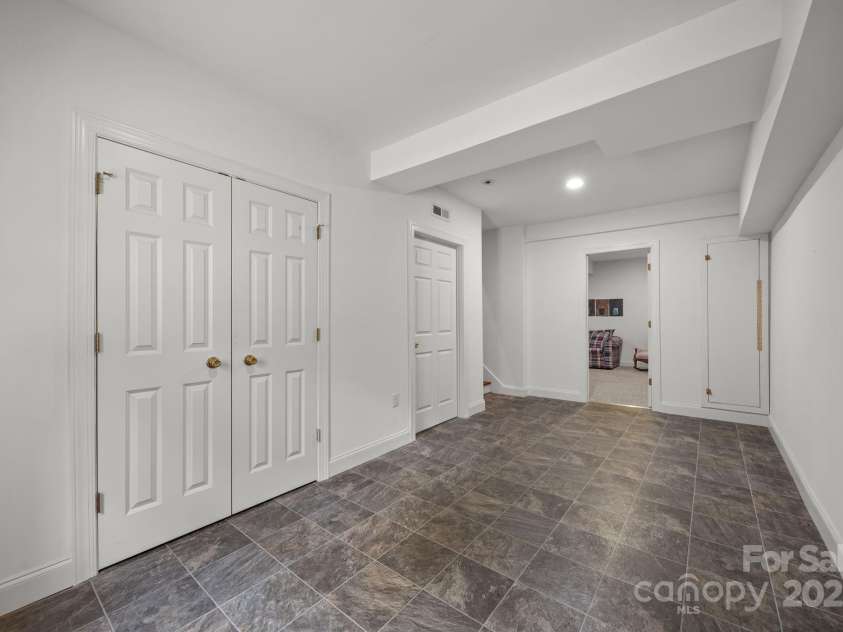 50 Griffing Boulevard, Asheville, NC 28804.  MLS# CAR4282247, YatesRealty ID 27454. More storage