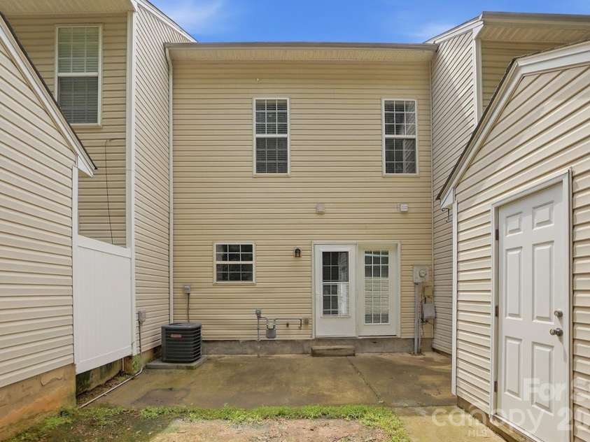 5315 Jocelyn Lane, Charlotte, NC 28269.  MLS# CAR4387226, YatesRealty ID 27454. Back Patio