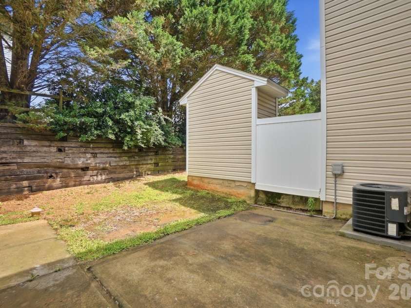 5315 Jocelyn Lane, Charlotte, NC 28269.  MLS# CAR4387226, YatesRealty ID 27454. Back Patio