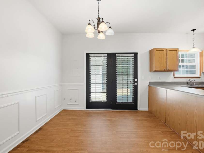 5315 Jocelyn Lane, Charlotte, NC 28269.  MLS# CAR4387226, YatesRealty ID 27454. Dining Area