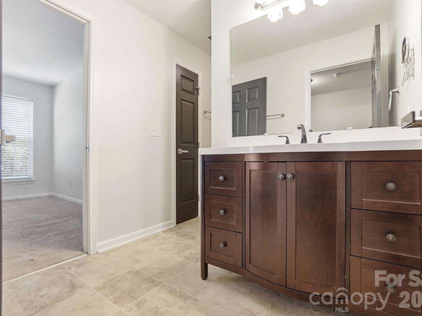 5315 Jocelyn Lane, Charlotte, NC 28269.  MLS# CAR4387226, YatesRealty ID 27454. Full Bathroom