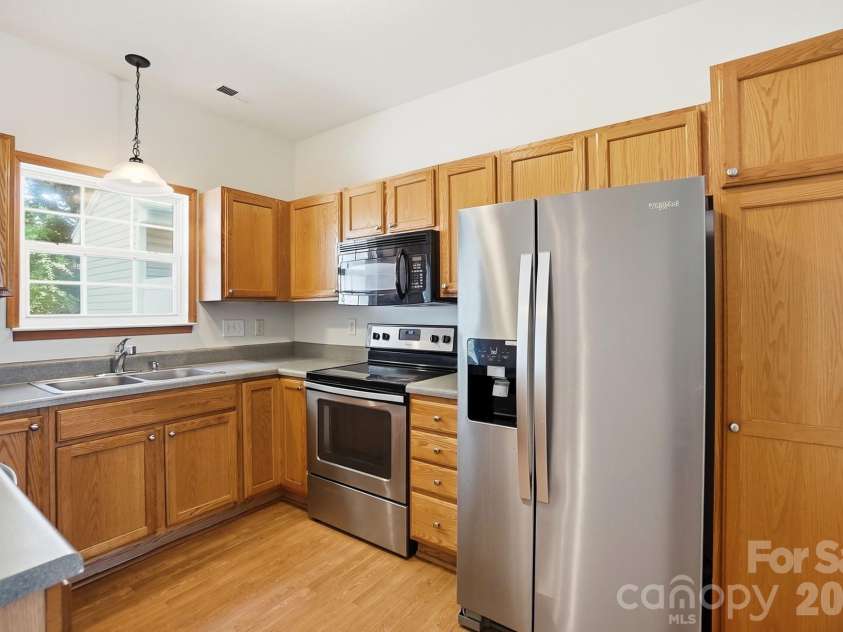5315 Jocelyn Lane, Charlotte, NC 28269.  MLS# CAR4387226, YatesRealty ID 27454. Kitchen