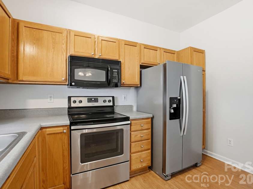 5315 Jocelyn Lane, Charlotte, NC 28269.  MLS# CAR4387226, YatesRealty ID 27454. Kitchen