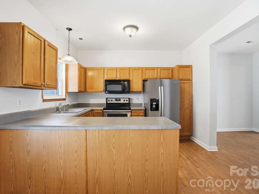 5315 Jocelyn Lane, Charlotte, NC 28269.  MLS# CAR4387226, YatesRealty ID 27454. Kitchen