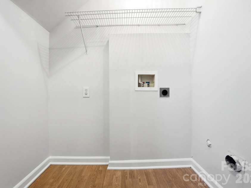 5315 Jocelyn Lane, Charlotte, NC 28269.  MLS# CAR4387226, YatesRealty ID 27454. Laundry Room