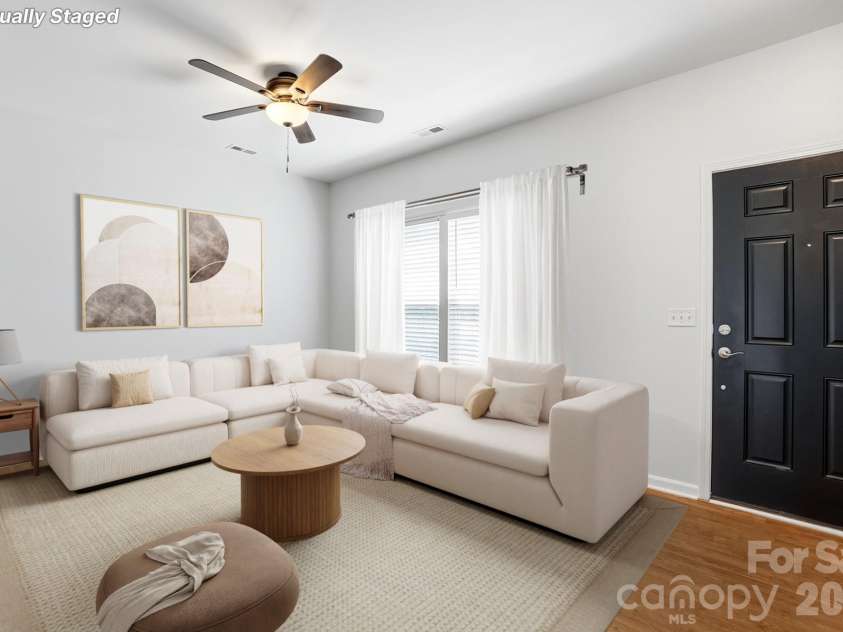 5315 Jocelyn Lane, Charlotte, NC 28269.  MLS# CAR4387226, YatesRealty ID 27454. Living / Virtually Staged