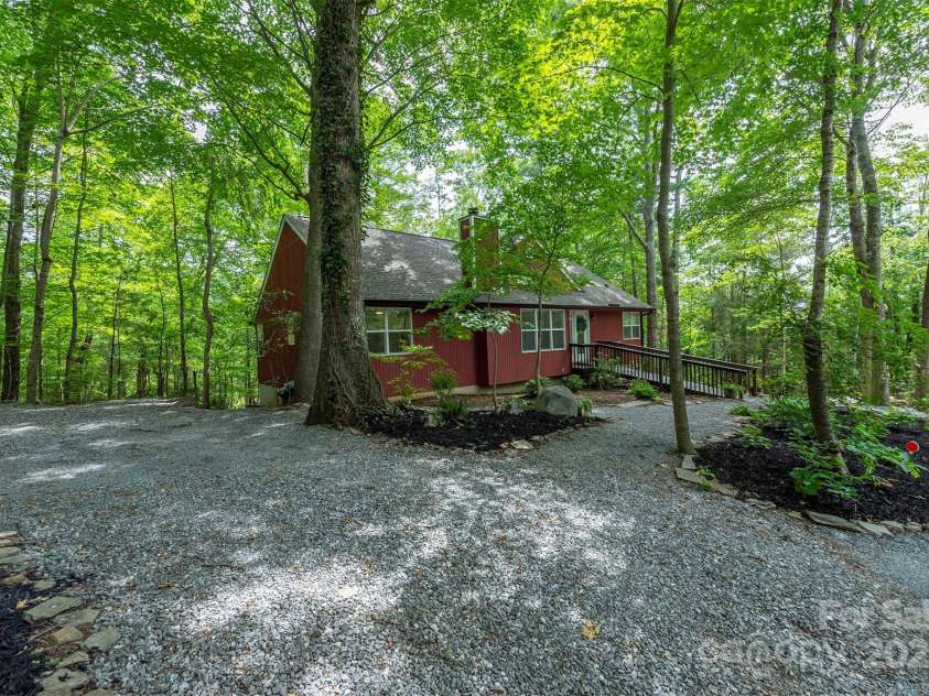 114 Richard Lane, Black Mountain, NC 28711.  MLS# CAR4270307, YatesRealty ID 27456. Refreshed, low maintenance landscaping.