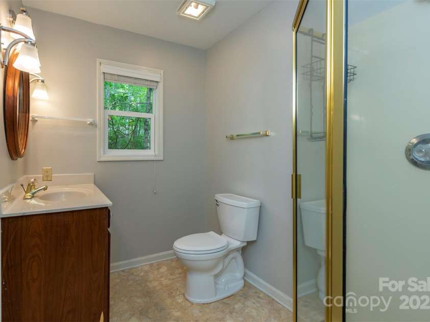114 Richard Lane, Black Mountain, NC 28711.  MLS# CAR4270307, YatesRealty ID 27456. Second full bathroom.