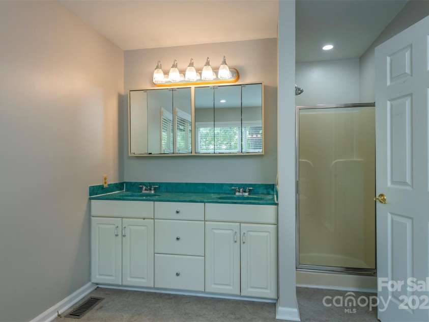 114 Richard Lane, Black Mountain, NC 28711.  MLS# CAR4270307, YatesRealty ID 27456. Spacious primary bathroom with great light.