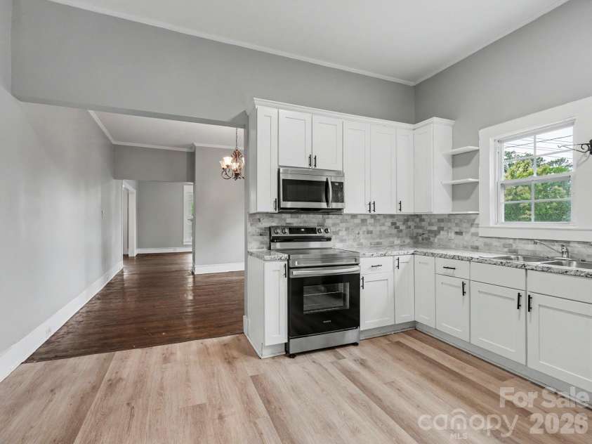 305 White Street, Lancaster, SC 29720.  MLS# CAR4376027, YatesRealty ID 27457. 