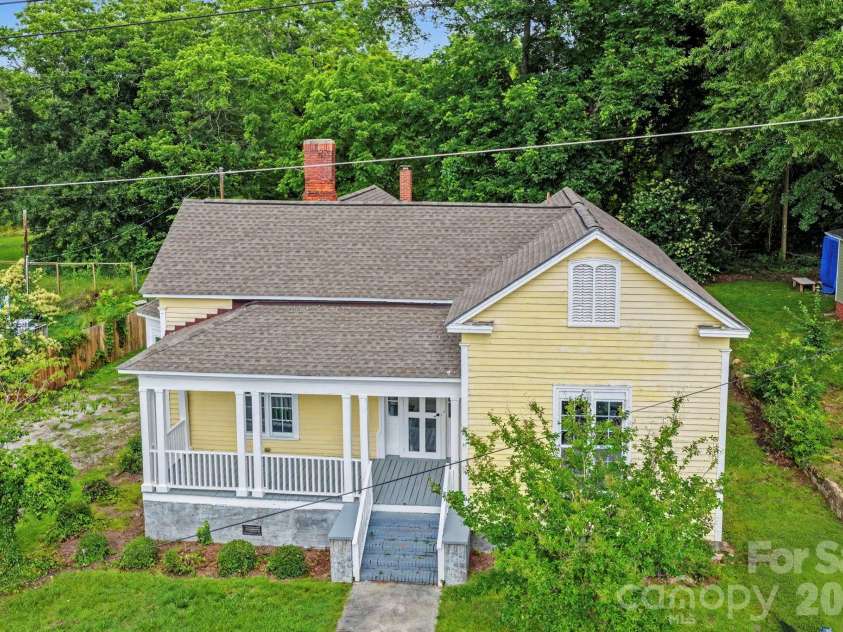 305 White Street, Lancaster, SC 29720.  MLS# CAR4376027, YatesRealty ID 27457. 