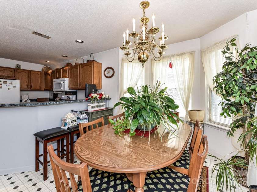 9337 Four Mile Creek Road, Charlotte, NC 28277.  MLS# CAR4269002, YatesRealty ID 27459. Dining Area