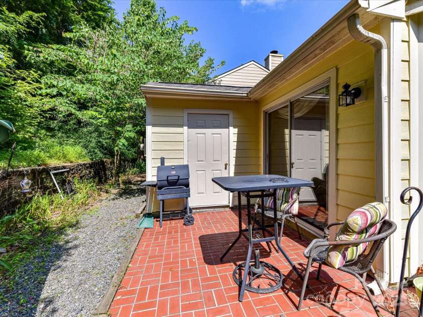 9337 Four Mile Creek Road, Charlotte, NC 28277.  MLS# CAR4269002, YatesRealty ID 27459. Patio