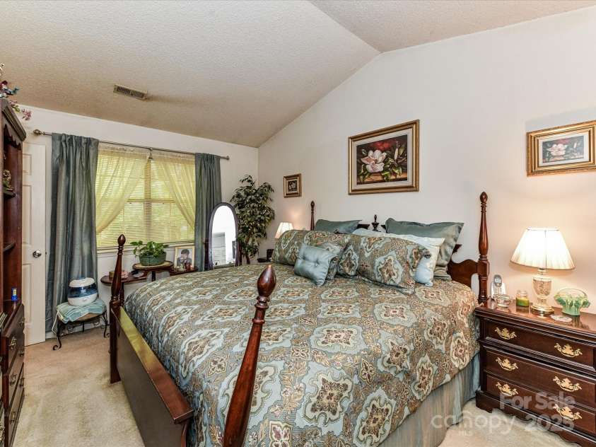 9337 Four Mile Creek Road, Charlotte, NC 28277.  MLS# CAR4269002, YatesRealty ID 27459. Primary Bedroom