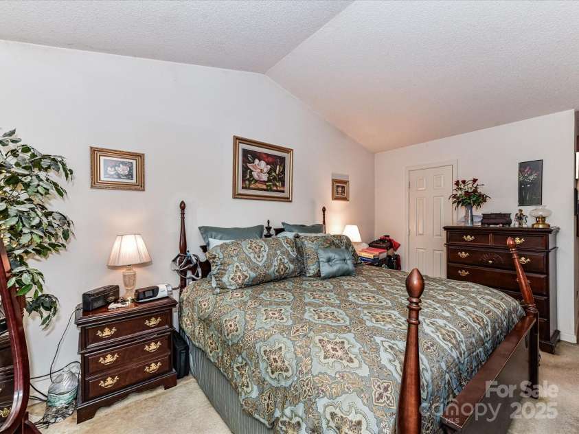 9337 Four Mile Creek Road, Charlotte, NC 28277.  MLS# CAR4269002, YatesRealty ID 27459. Primary Bedroom