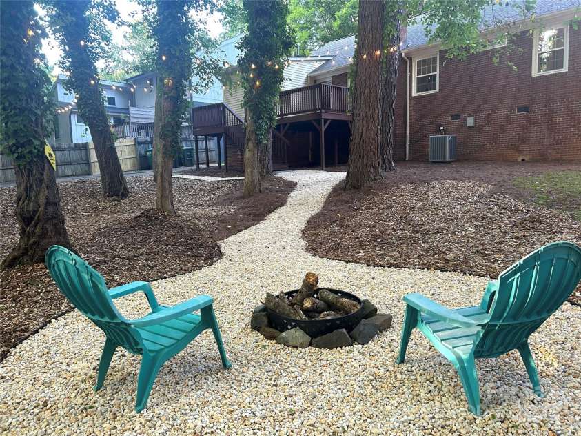 9334 New Towne Drive, Matthews, NC 28105.  MLS# CAR4275709, YatesRealty ID 27460. 