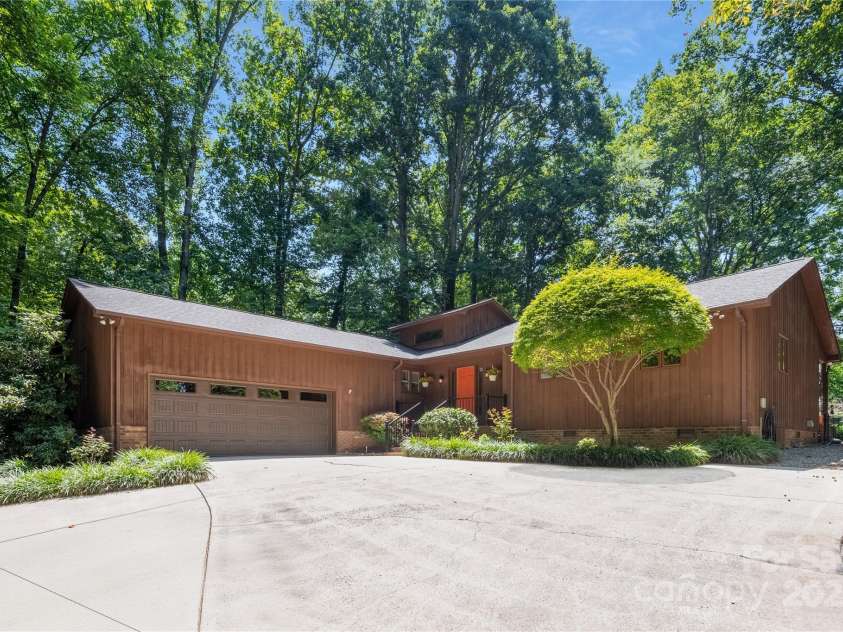 7874 Golf Course Drive, Denver, NC 28037.  MLS# CAR4274174, YatesRealty ID 27461. 