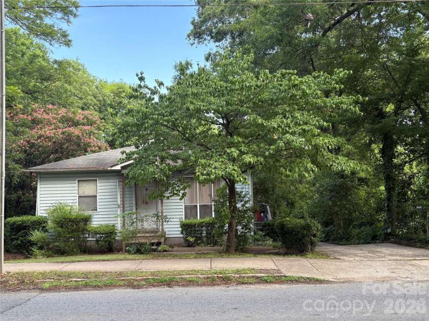 1304 Davidson Street, Charlotte, NC 28206.  MLS# CAR4389279, YatesRealty ID 27464. 