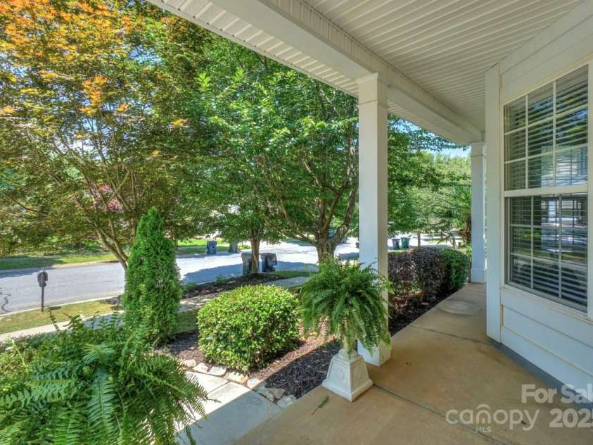 17916 Caldwell Track Drive, Cornelius, NC 28031.  MLS# CAR4274232, YatesRealty ID 27467. 