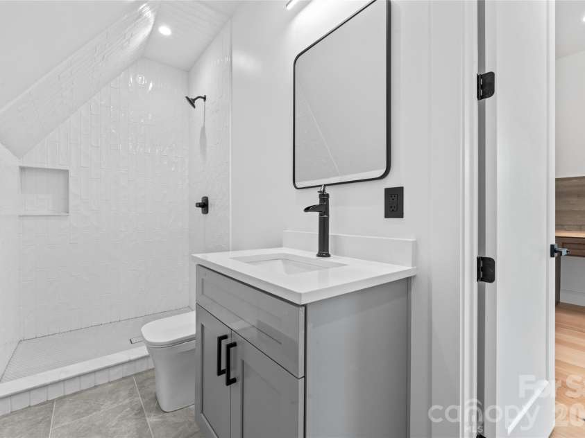 3078 Mountain Creek Drive, Sherrills Ford, NC 28673.  MLS# CAR4260558, YatesRealty ID 27468. BR 3 w/walk in