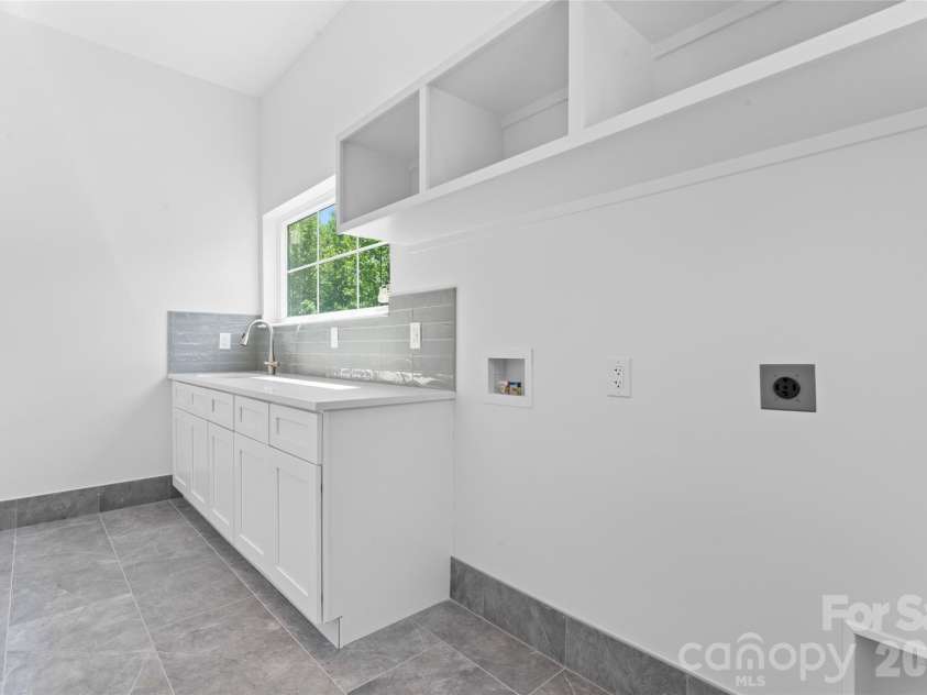 3078 Mountain Creek Drive, Sherrills Ford, NC 28673.  MLS# CAR4260558, YatesRealty ID 27468. Large laundry with sink
