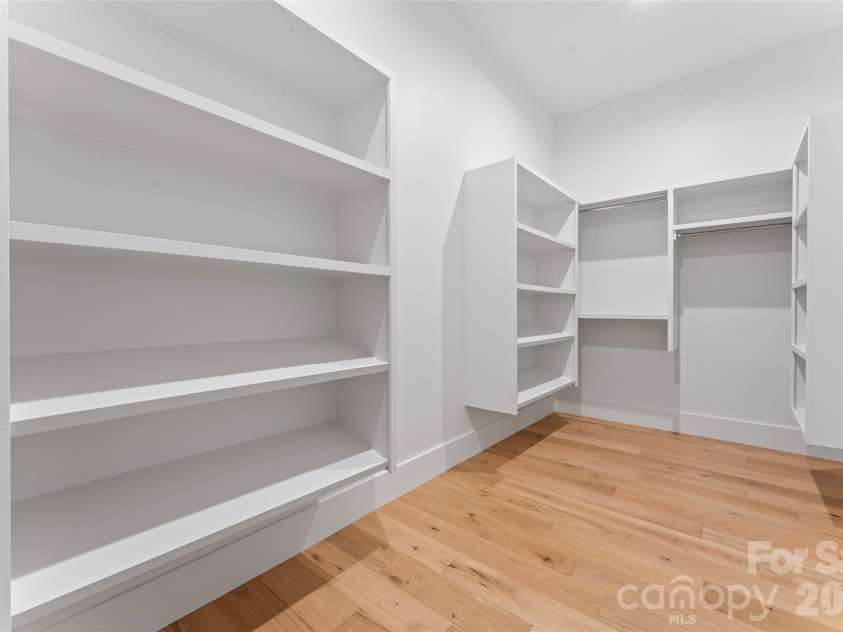 3078 Mountain Creek Drive, Sherrills Ford, NC 28673.  MLS# CAR4260558, YatesRealty ID 27468. Large primary closet