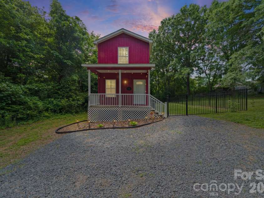 308 E 10th Street, Oakboro, NC 28129.  MLS# CAR4388794, YatesRealty ID 27468. 