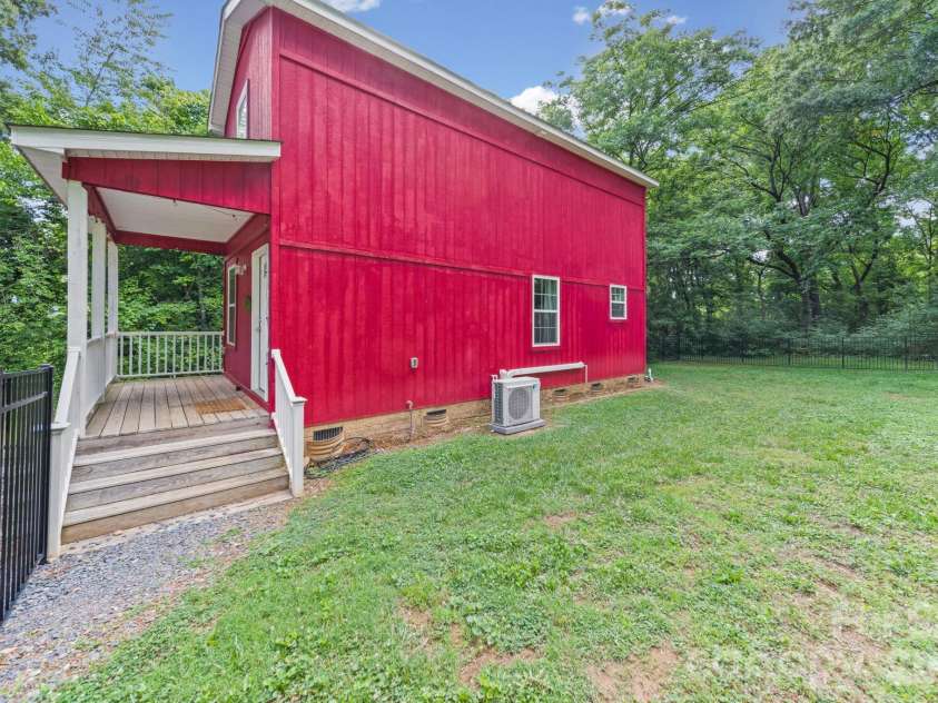 308 E 10th Street, Oakboro, NC 28129.  MLS# CAR4388794, YatesRealty ID 27468. 