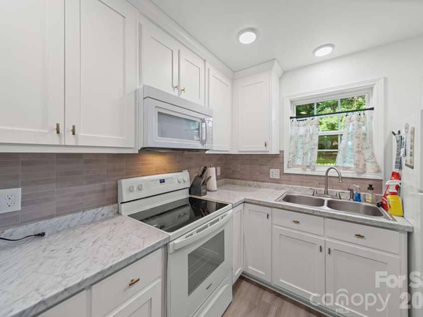 308 E 10th Street, Oakboro, NC 28129.  MLS# CAR4388794, YatesRealty ID 27468. 