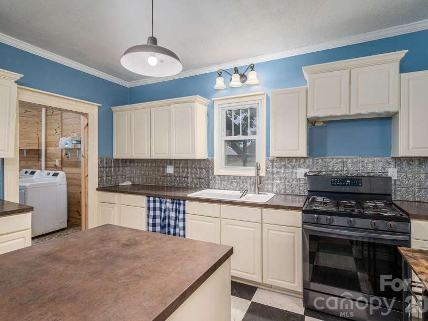 1143 Stagecoach Trail, Lawndale, NC 28090.  MLS# CAR4386296, YatesRealty ID 27469. Ktichen