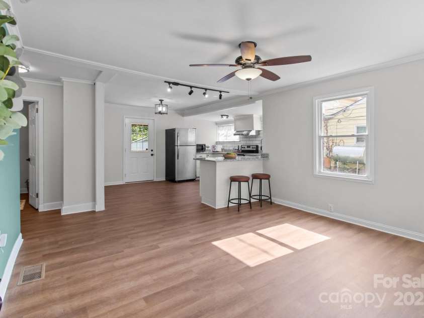 405 18th Street, Kannapolis, NC 28083.  MLS# CAR4268275, YatesRealty ID 27469. 