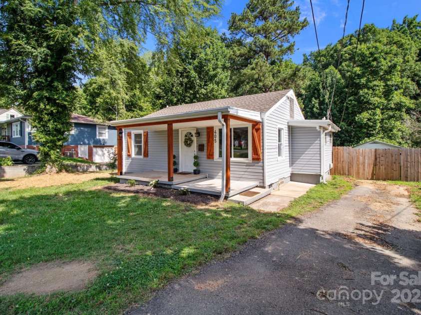 405 18th Street, Kannapolis, NC 28083.  MLS# CAR4268275, YatesRealty ID 27469. 