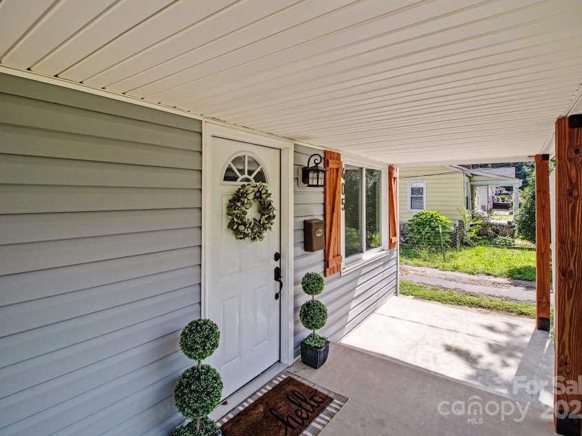 405 18th Street, Kannapolis, NC 28083.  MLS# CAR4268275, YatesRealty ID 27469. 