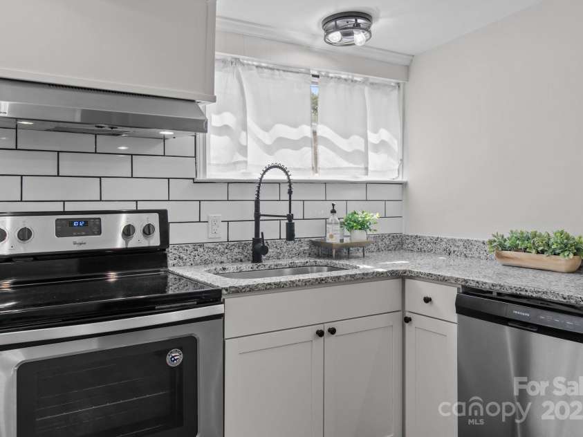 405 18th Street, Kannapolis, NC 28083.  MLS# CAR4268275, YatesRealty ID 27469. 