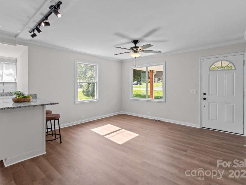 405 18th Street, Kannapolis, NC 28083.  MLS# CAR4268275, YatesRealty ID 27469. 