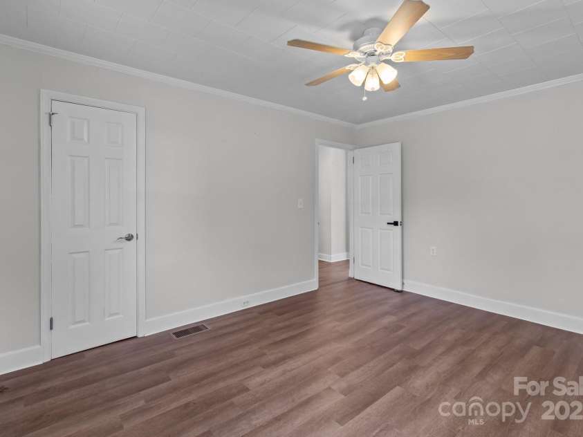 405 18th Street, Kannapolis, NC 28083.  MLS# CAR4268275, YatesRealty ID 27469. 