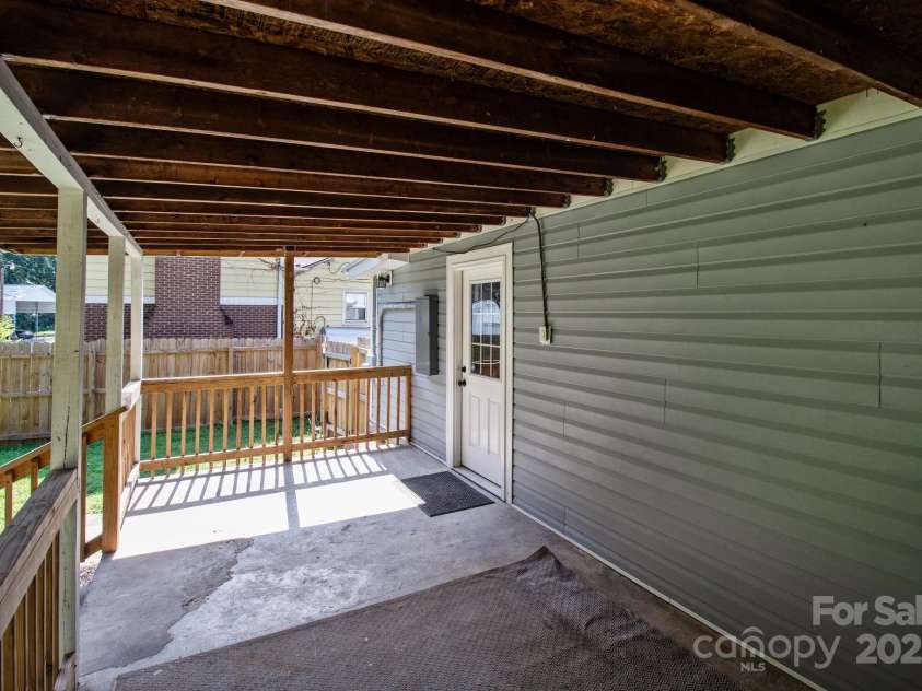 405 18th Street, Kannapolis, NC 28083.  MLS# CAR4268275, YatesRealty ID 27469. 