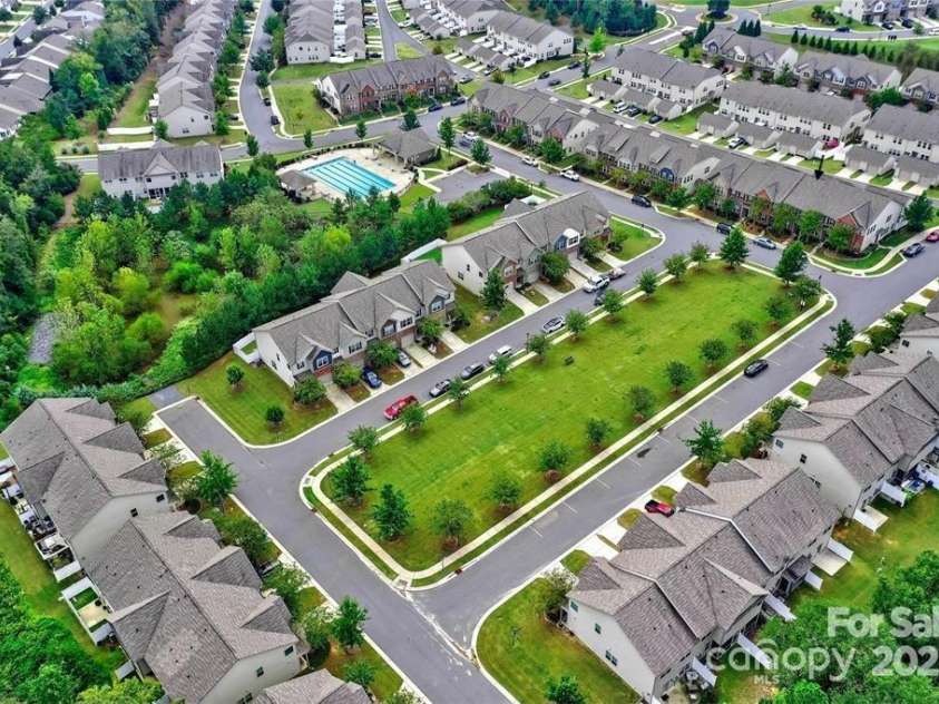 3033 Honeylocust Lane, Fort Mill, SC 29707.  MLS# CAR4214279, YatesRealty ID 2747. Located adjacent to pocket park