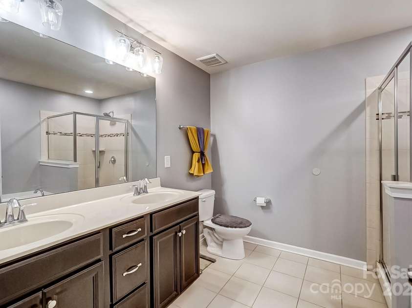 3033 Honeylocust Lane, Fort Mill, SC 29707.  MLS# CAR4214279, YatesRealty ID 2747. Primary Bath