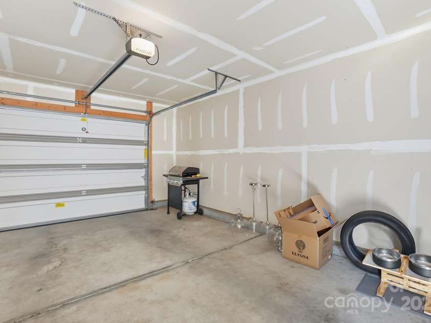 3033 Honeylocust Lane, Fort Mill, SC 29707.  MLS# CAR4305940, YatesRealty ID 2747. 