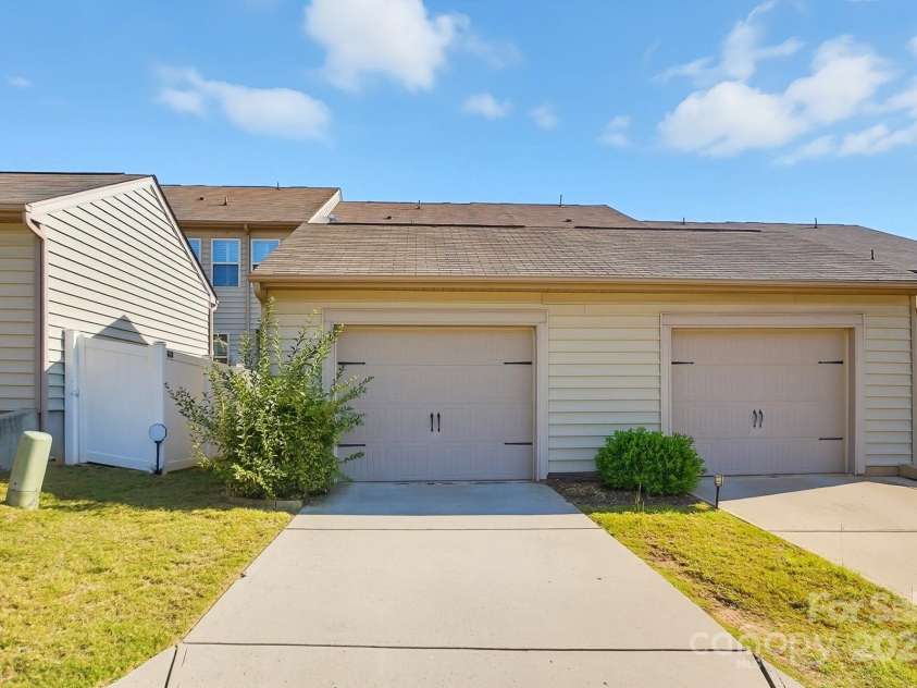 3033 Honeylocust Lane, Fort Mill, SC 29707.  MLS# CAR4305940, YatesRealty ID 2747. 