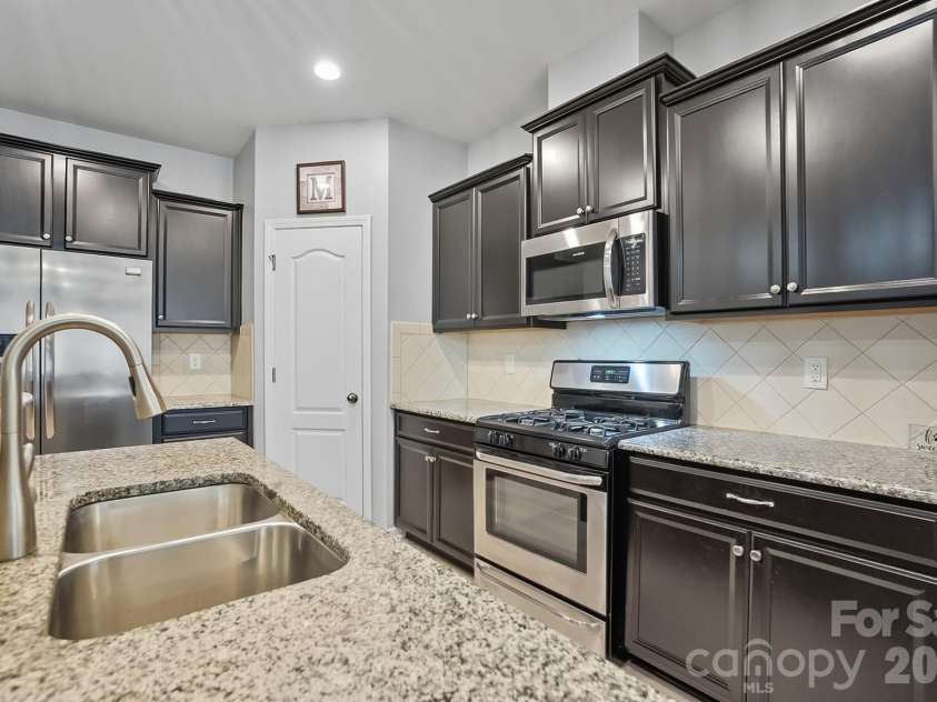 3033 Honeylocust Lane, Fort Mill, SC 29707.  MLS# CAR4305940, YatesRealty ID 2747. 