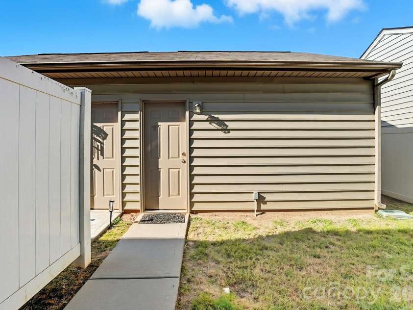 3033 Honeylocust Lane, Fort Mill, SC 29707.  MLS# CAR4305940, YatesRealty ID 2747. 