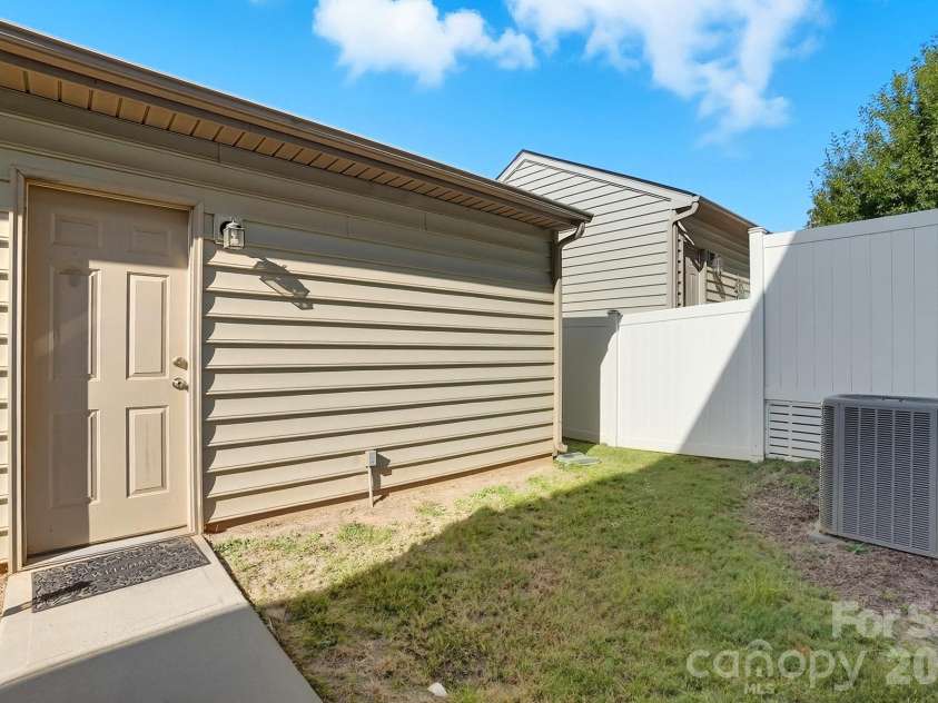 3033 Honeylocust Lane, Fort Mill, SC 29707.  MLS# CAR4305940, YatesRealty ID 2747. 